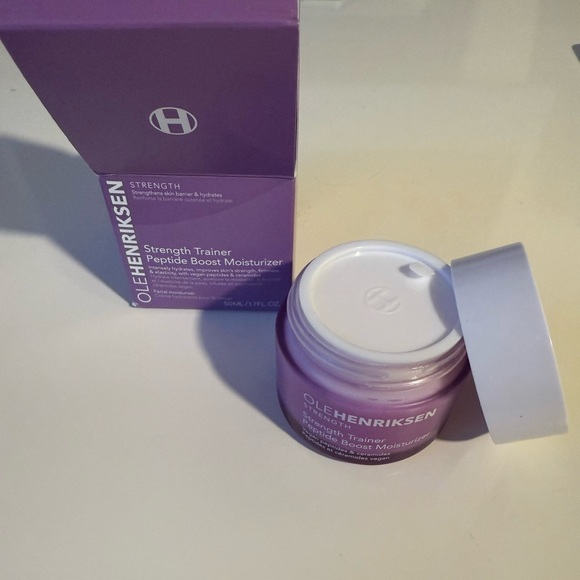 Ole Henriksen Strength Trainer Peptide Barrier Boost Moisturizer 1.7 Fl Oz - Picture 4 of 5